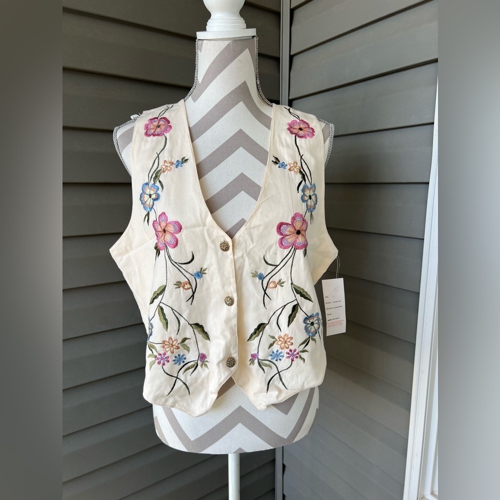 NWT- Vintage Embroidered Women’s Cream Vest With Vining Flowers Sz L